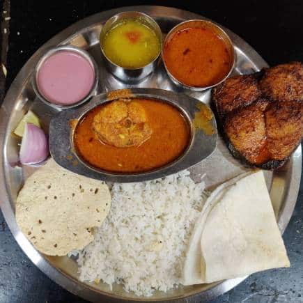 Fish thali at Patil Khanaval