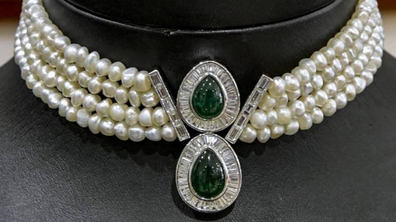 Buying gold for Akshaya Tritiya? Gift yourself jewellery made of natural pearls as well - Vimarsana News