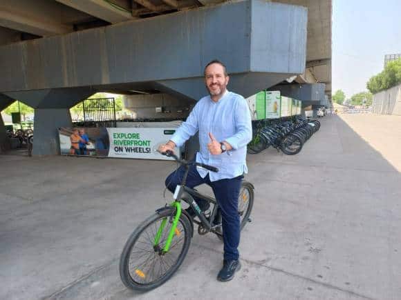 Bus v/s Metro debate unnecessary: Global urban mobility expert Ramírez - Vimarsana News