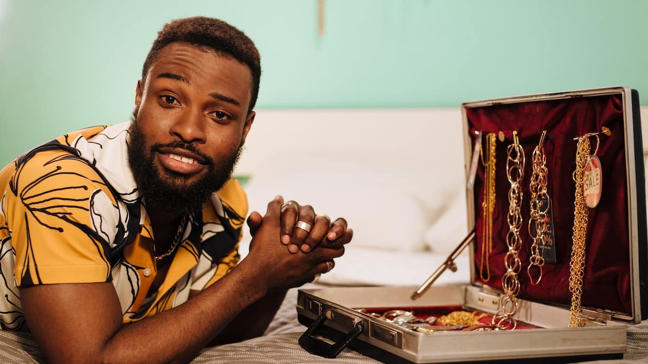 Funnycontrol | Return of gold smuggling, most common profession of 1970s & '80s Bollywood villains