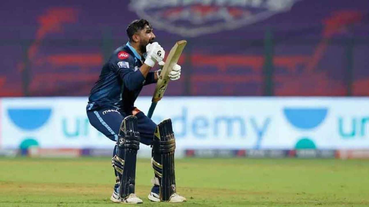Rahul Tewatia (RR vs PBKS, 2020) | All-rounder Tewatia smashed 5 sixes off Sheldon Cottrell in the 18th over of the match against Kings XI Punjab, helping his team to chase the target of 224 runs. (Image: Twitter)