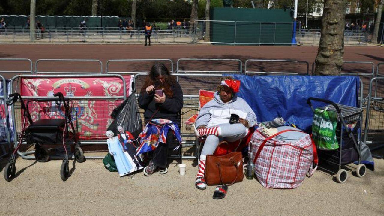 People camp outside Buckingham Palace ahead of King Charles' Coronation, in London, Britain, May 3. (Image: Reuters)