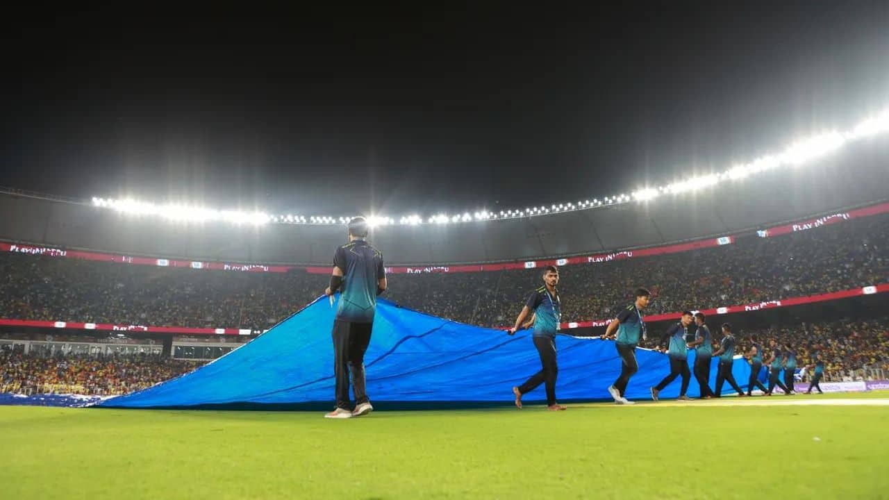 Rain halted Chennai’s chase in the first over for nearly 2 1/2 hours, and reduced the target and length of the innings. Chennai needed every single ball to make a thrilling 171-5. (Image: IPL) Rain halted Chennai’s chase in the first over for nearly 2 1/2 hours, and reduced the target and length of the innings. Chennai needed every single ball to make a thrilling 171-5. (Image: IPL)