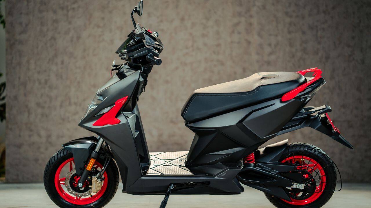 Simple ONE First Electric Scooter From Simple Energy 41 OFF