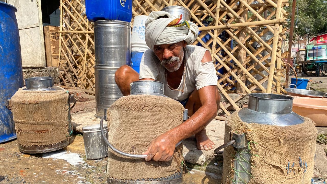 The effect of heat is also seen in Punjab and Haryana, the temperature has been recorded up to 44 degrees in many places. Due to Western Disturbances, it may rain in Punjab, Haryana and Chandigarh in the coming two days. (Image: AP)