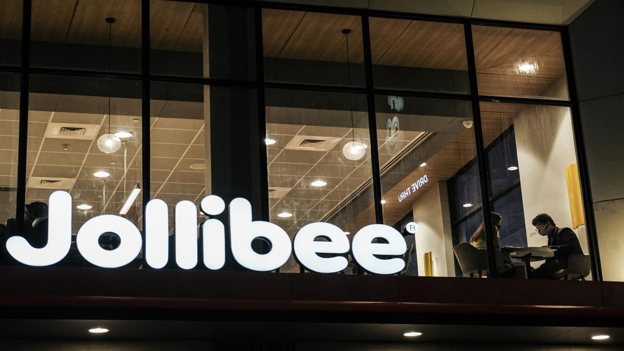 Jollibee billionaires bet on online stock trading in Philippines