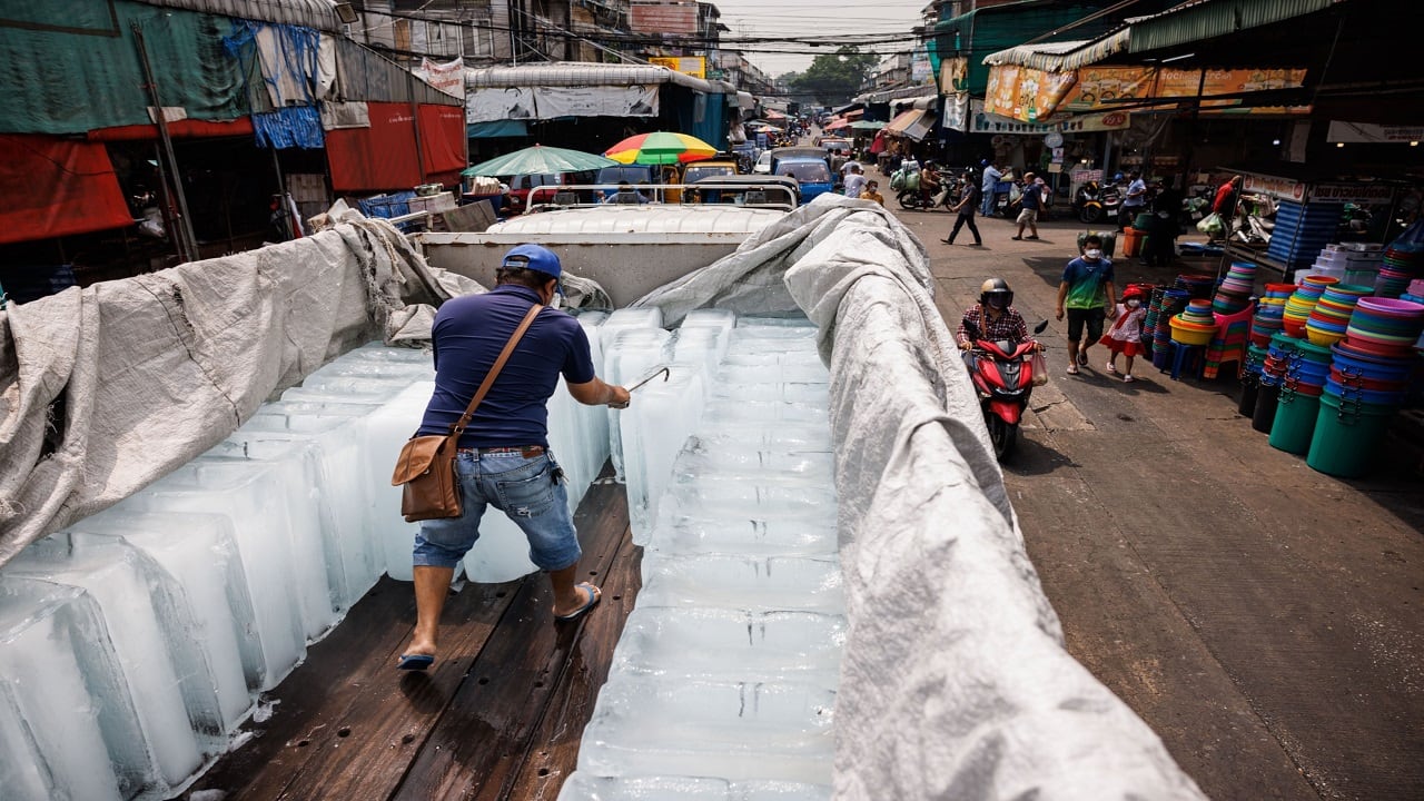 Brutal heat continues to grip Asia in warning for rest of world