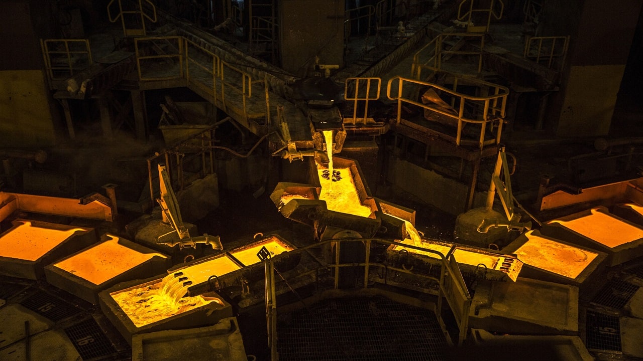 Copper gripped by China fears as prices plunge below $8,000