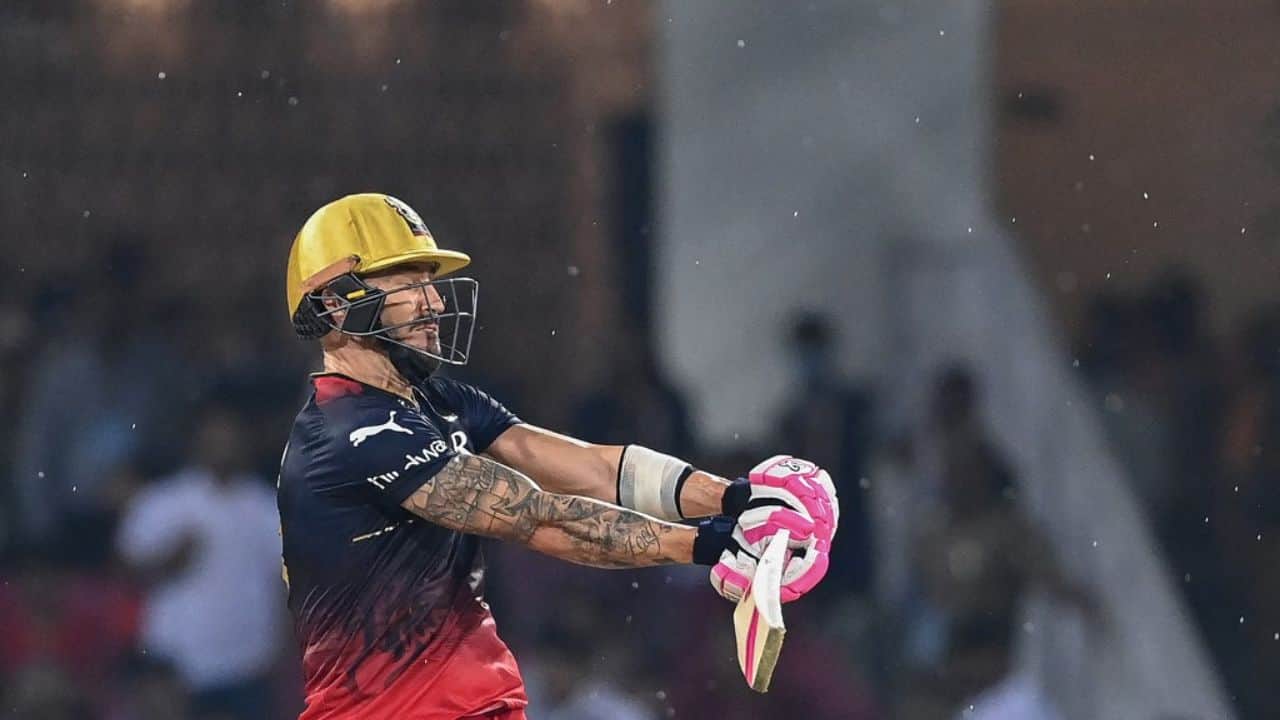 Faf du Plesis of Royal Challengers Bangalore was received the award for hitting the ‘longest six’ in the tournament this year, with an impressive distance of 115 meters. (Image: AFP)