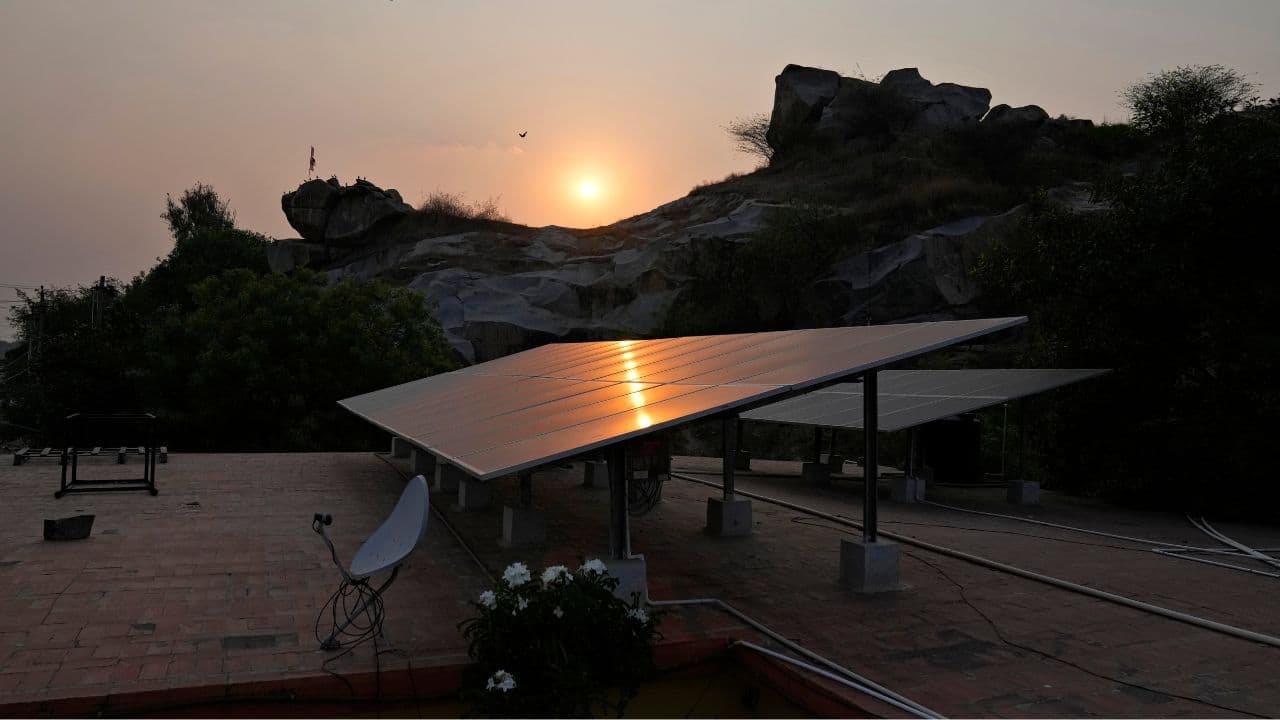 KPI Green Energy jumps 3 on securing 4 solar power projects