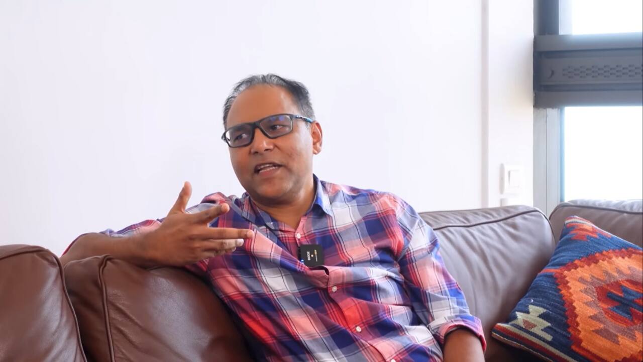 This COO pays Rs 2.4 lakh rent for a flat in Mumbai, refuses to buy a house. Here's why
