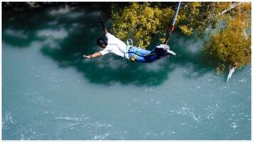 Man goes bungee jumping to celebrate divorce, falls 70 feet after rope snaps