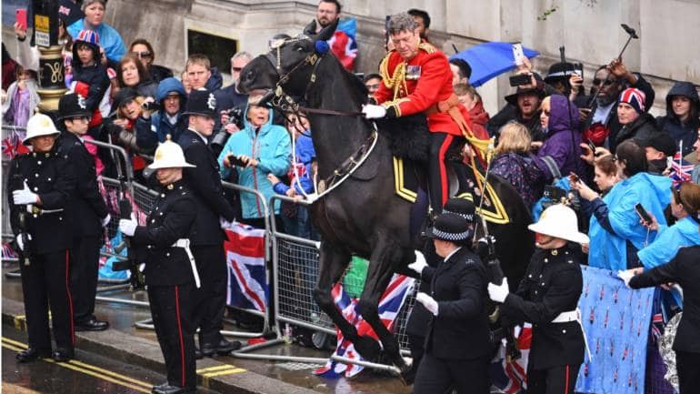 King Charles's coronation: Agitated horse runs into crowd during parade. Viral video - Vimarsana News
