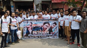 Shah Rukh Khan fans celebrate the release of 'Pathan' in Bangladesh. (Image credit: @SRKUniverse/Twitter)
