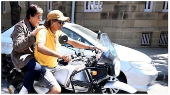 Amitabh Bachchan's pillion ride without helmet is viral on Instagram. (Image: @amitabhbachchan/Instagram)