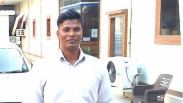 Delhi Police constable, son of labourer, clears UPSC civil services exam in 8th attempt - Vimarsana News