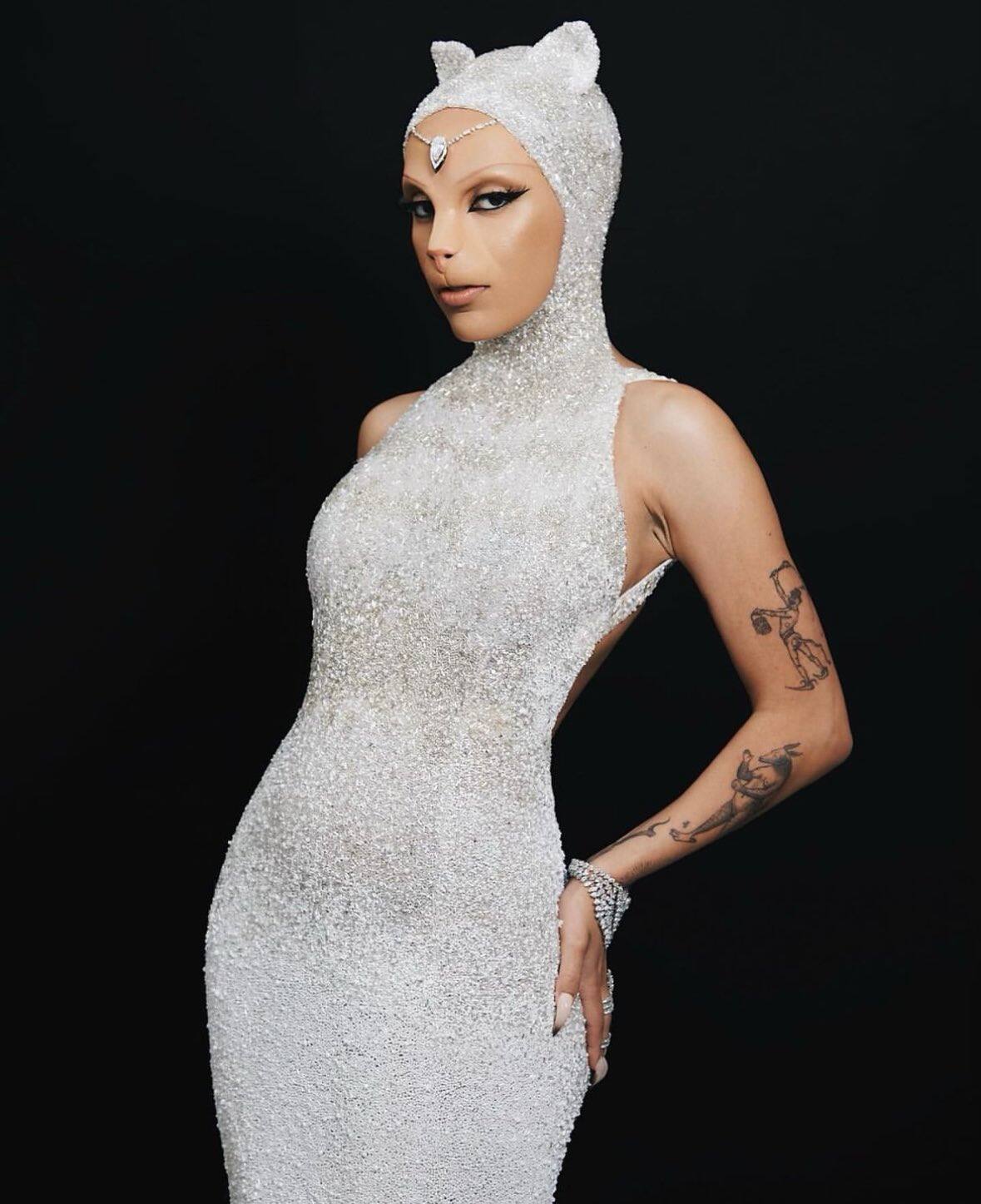 Doja Cat turned up in a cat costume. She wore prosthetics that made her look like a cat, and even meowed during her interview.