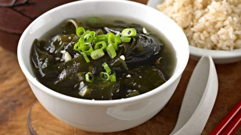 Seaweed health benefits: The newest superfood packed to the gills with ...