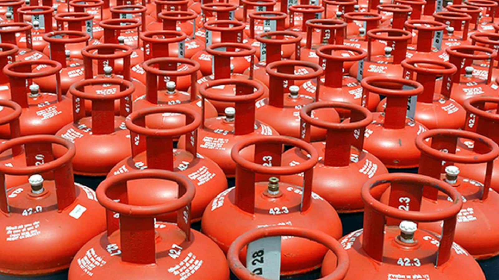 LPG Cylinder: रक्षाबंधन पर महिलाओं को बड़ा तोहफा, रसोई गैस 200 रुपए सस्ता
