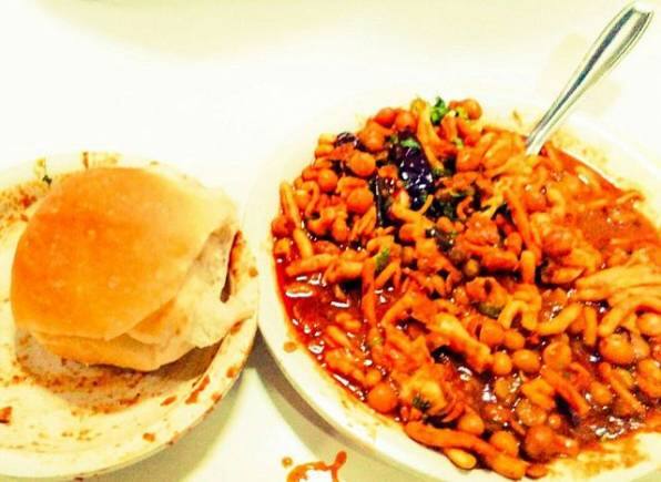 Kolhapuri Misal Pav