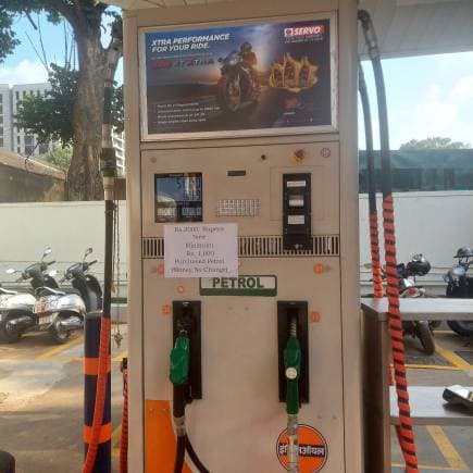 Traders, fuel outlets in Bengaluru enforce minimum purchase rule.