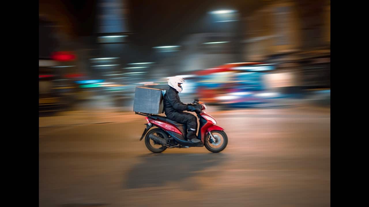 Zomato ahead in battle with Swiggy, brokerages maintain ‘buy’ Zomato ahead in battle with Swiggy, brokerages maintain ‘buy’