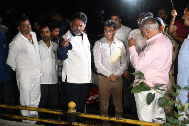 Deputy CM DK Shivakumar, minister Ramalinga Reddy along with BBMP Chief commissioner Tushar Giri Nath visited the spot on Sunday 