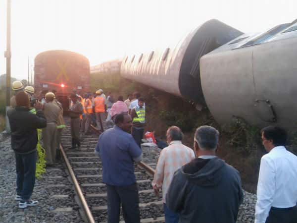 On August 20, 1995, the Purushottam Express collided with the stationary Kalindi Express near Firozabad. The official death toll was around 305.