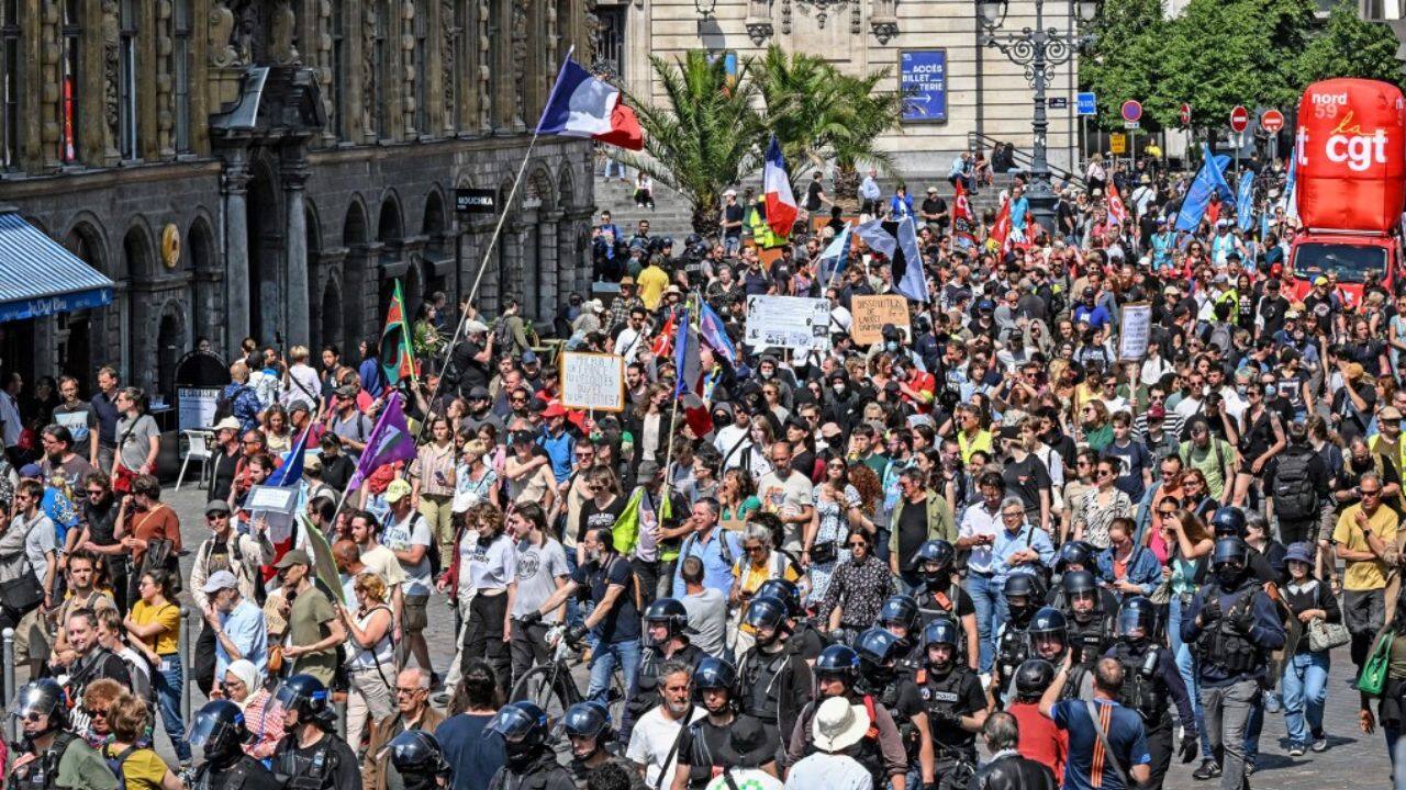 Hundreds of thousands of people protested across France for the 14th day of demonstrations since January, with some cities seeing angry clashes, but numbers throughout the country were well down on the peak of the movement in March. (Source: AFP)