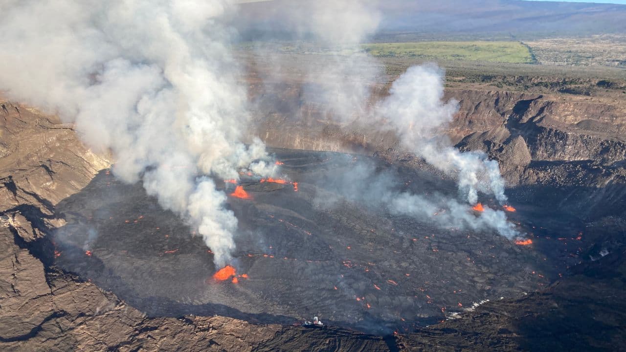 Kilauea, One Of The World's Most Active Volcanoes, Begins Erupting ...