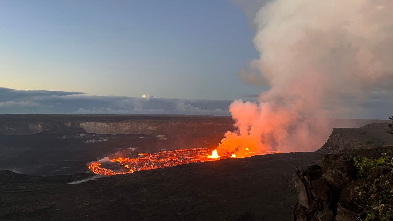 Kilauea, One Of The World's Most Active Volcanoes, Begins Erupting ...