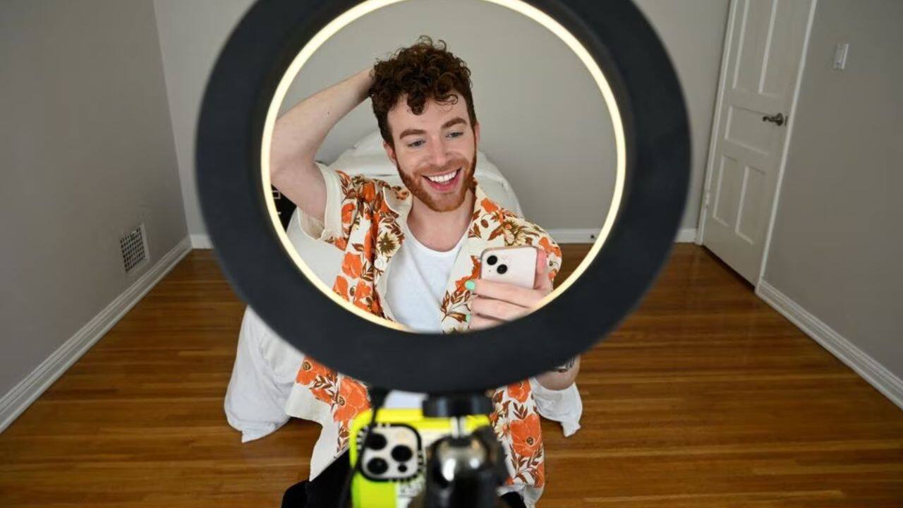 Josh Helfgott, a TikTok user with 5.5 million followers, posts a recurring series of videos called “Gay News” discussing current events relevant to LGBTQ viewers. His inspiration for his account is his 13-year-old self, who felt isolated growing up as gay teen. "I want to inspire people or just make anyone feel less alone," Helfgott said. His news videos, which routinely receive upward of 1 million views, have covered everything from U.S. President Joe Biden hosting a Pride celebration at the White House to the Human Rights Campaign declaring a state of emergency for LGBTQ Americans. (Image: Reuters) Josh Helfgott, a TikTok user with 5.5 million followers, posts a recurring series of videos called “Gay News” discussing current events relevant to LGBTQ viewers. His inspiration for his account is his 13-year-old self, who felt isolated growing up as gay teen. "I want to inspire people or just make anyone feel less alone," Helfgott said. His news videos, which routinely receive upward of 1 million views, have covered everything from U.S. President Joe Biden hosting a Pride celebration at the White House to the Human Rights Campaign declaring a state of emergency for LGBTQ Americans. (Image: Reuters)