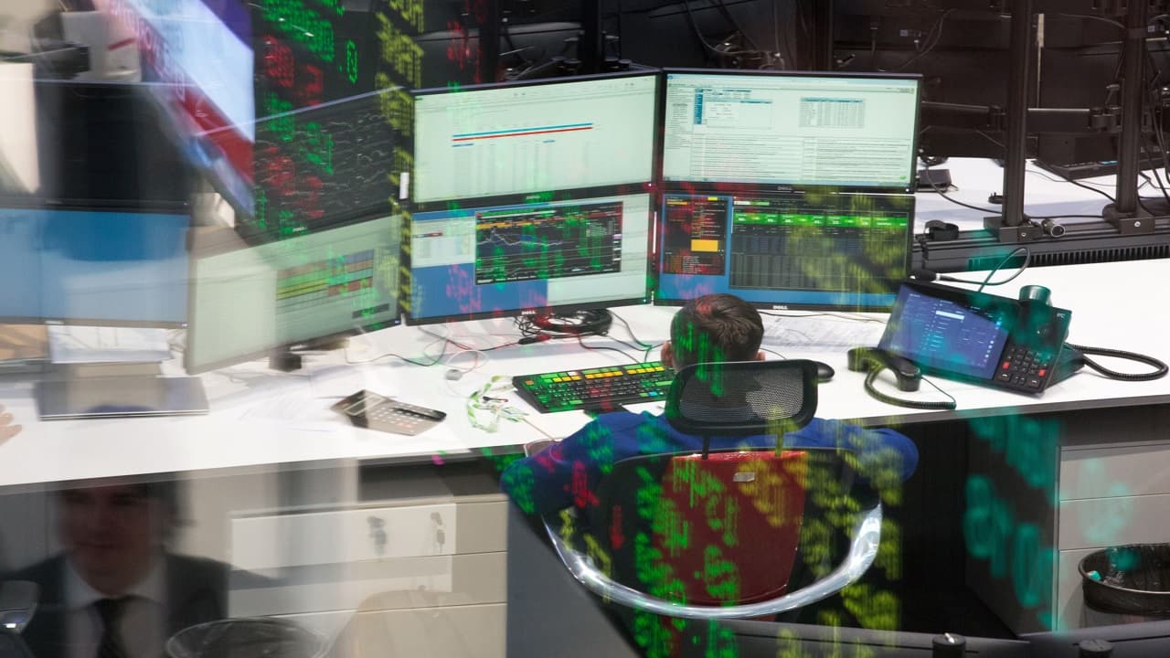 Bank Nifty trades sideways. Here's how analysts are positioning today's expiry Bank Nifty trades sideways. Here's how analysts are positioning today's expiry