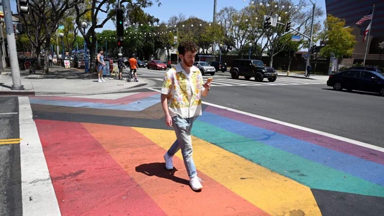 “There are very few stories centered around LGBTQ issues that are heard by general society,” Helfgott said. Fighting feelings of helplessness and isolation has inspired other channels. Kristy Drutman launched climate change-focused "Brown Girl Green" and said she began posting on TikTok and Instagram because people of color are rarely represented in discussions about the environment. "I try to keep up with climate news and news that can give people hope," she said. “I think about solutions." (Image: Reuters) “There are very few stories centered around LGBTQ issues that are heard by general society,” Helfgott said. Fighting feelings of helplessness and isolation has inspired other channels. Kristy Drutman launched climate change-focused "Brown Girl Green" and said she began posting on TikTok and Instagram because people of color are rarely represented in discussions about the environment. "I try to keep up with climate news and news that can give people hope," she said. “I think about solutions." (Image: Reuters)