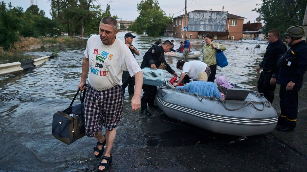 RussiaUkraine conflict Waters continue to swell in flooded southern