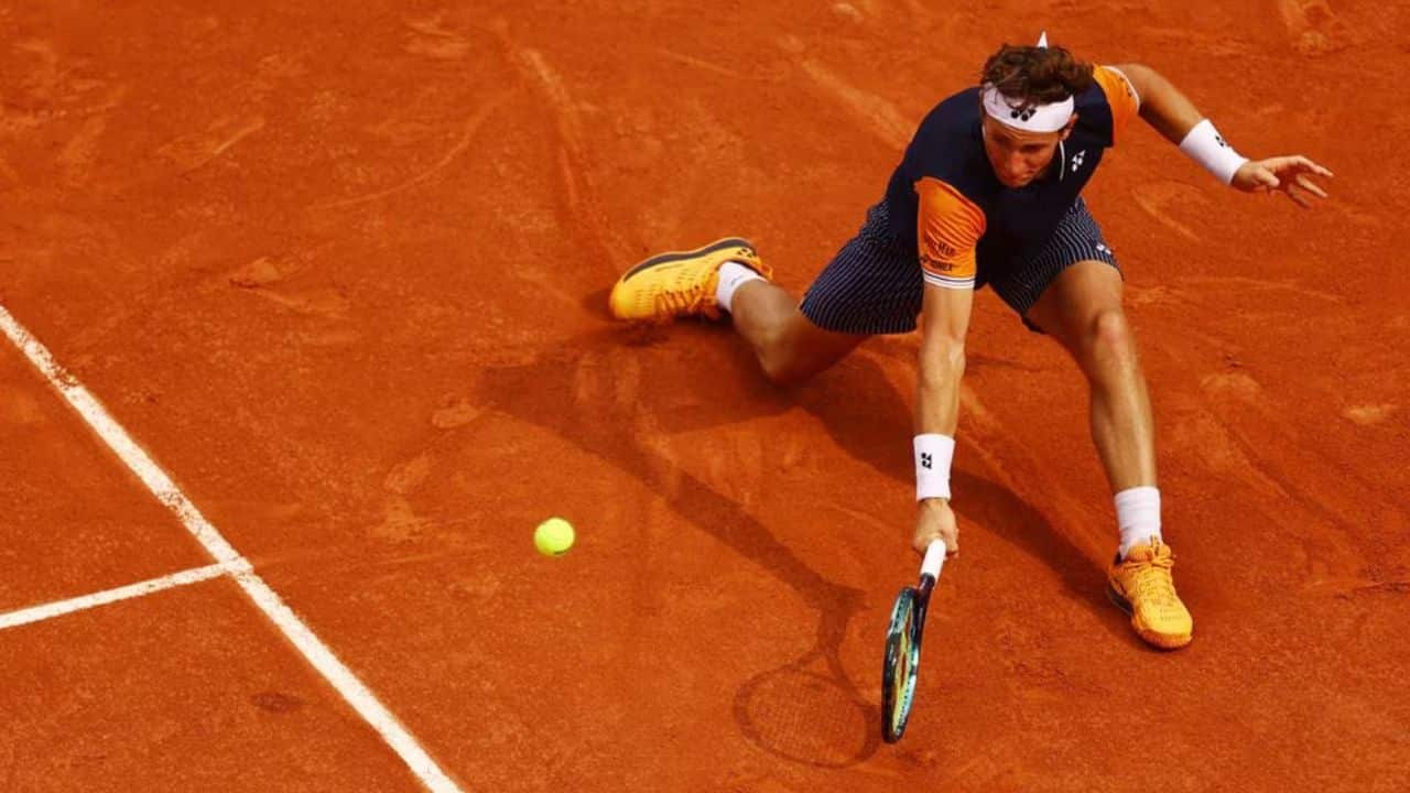 What turned into a one-sided final got off to a shaky start for the Serbian. He struggled to find his range and rhythm early on and dropped his opening service game, as fourth seed Ruud made a solid start in his bid to grab a first victory over the third seed in his fifth attempt by blazing away to a 4-1 lead. (Image: Reuters)