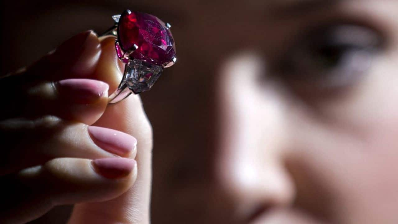 Ruby gemstone named ‘Estrela de Fura’ sells for record $34.8 million ...