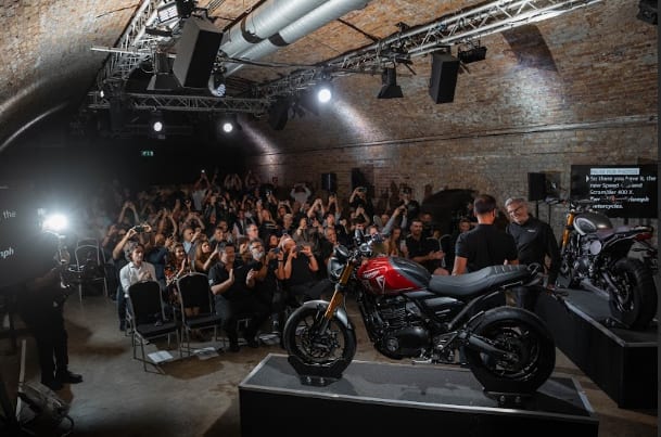 This engine surpasses Euro 5 emissions and is mated to a six-speed transmission.