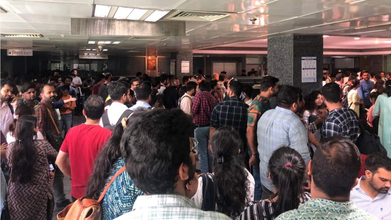 Over 500 MBBS doctors compete for 20 jobs: Pic of crowd at Delhi's GTB hospital is viral
