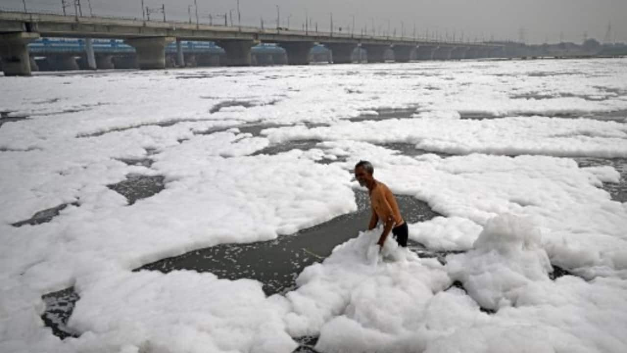 World Environment Day: Families bathe in toxic foam floating on Yamuna ...