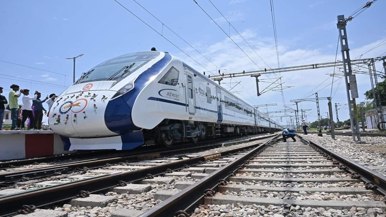 Jharkhand Railway Tragedy: Vande Bharat collides with a family, killing one