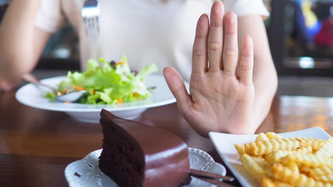 Your weight loss journey is getting sabotaged with these 6 diet mistakes. Here's how to eat right