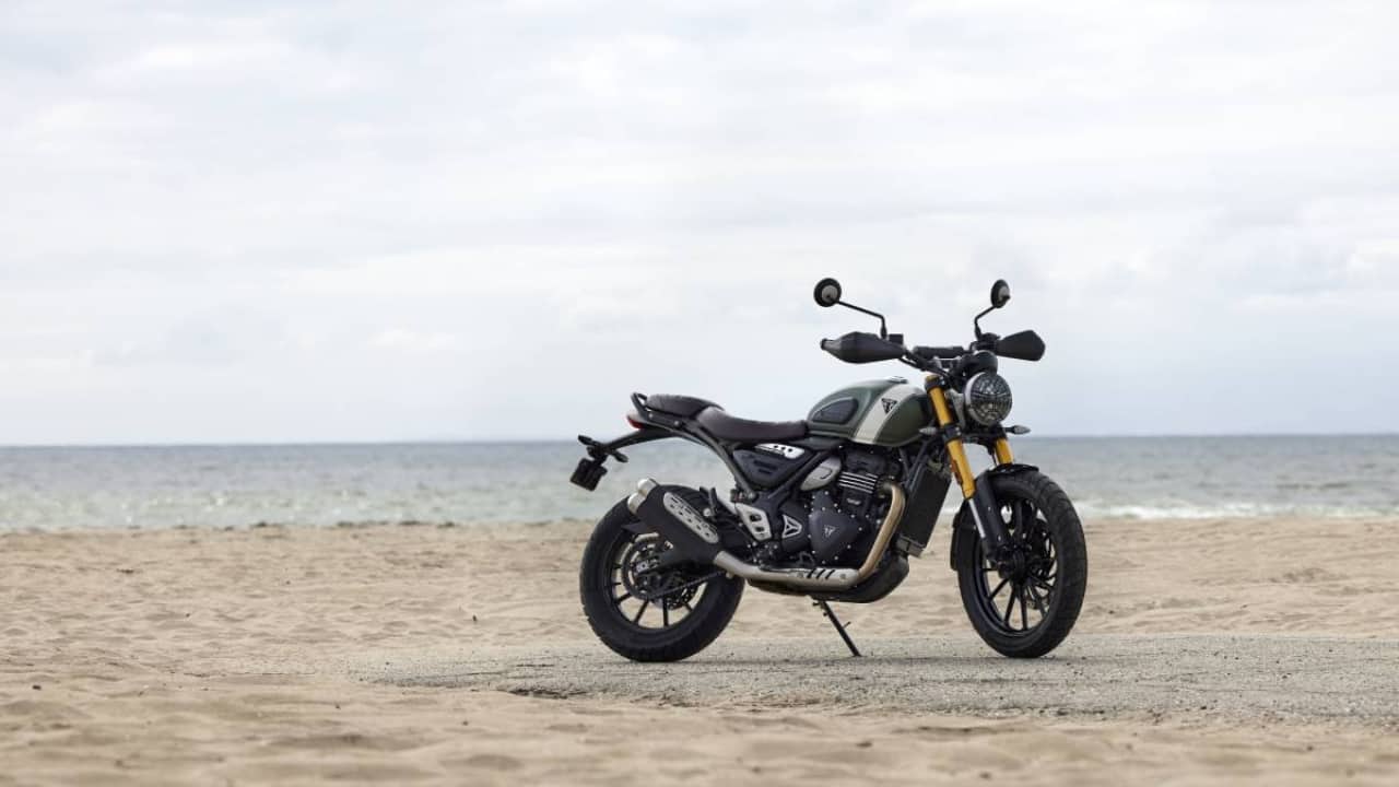 The Triumph Scrambler 400 X comes with a 398cc single-cylinder four-valve engine that delivers 39.4 horsepower and 37.5 Nm of peak torque.