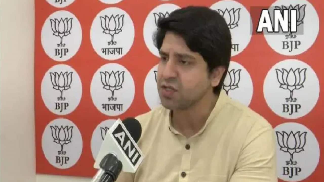 Ex-BJP spokesperson sets condition for Congress return