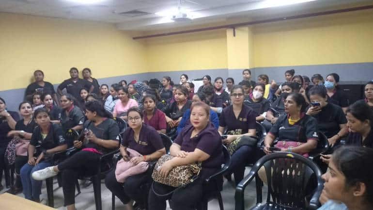 'There is no support, they don't care about us': Urban Company's beauty segment workers protest against ID blocking - Vimarsana News