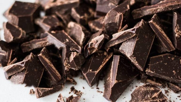 Chocolate: Despite its allure, chocolate contains caffeine, particularly dark chocolate with a higher caffeine content. Consumption close to bedtime may interfere with falling asleep, especially for those sensitive to caffeine.