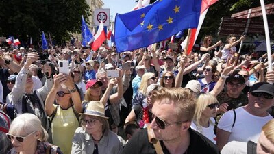 In pics | Thousands march in Poland anti-govt protests to show support for democracy