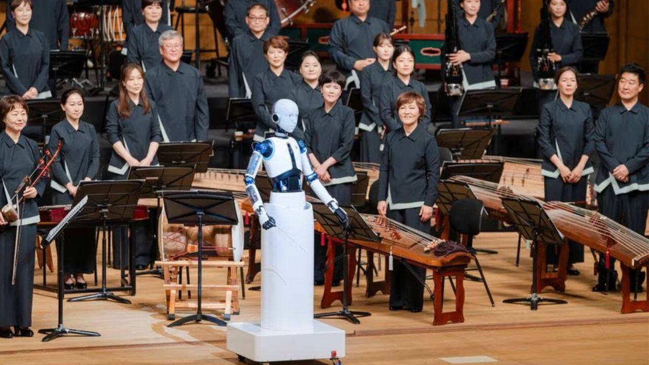 The humanoid robot guided three of five pieces showcased on Friday evening, including one jointly conducted with Choi.&quot;It was a recital that showed that (robots and humans) can co-exist and complement each other, rather than one replacing the other,&quot; Choi said after the concert. (Image: Reuters)