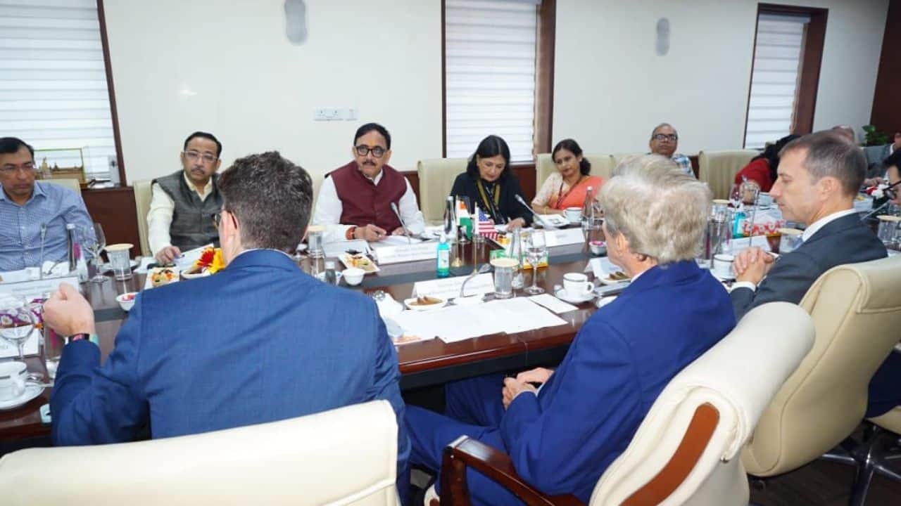 Kerry will meet with important members of the government in New Delhi. He will go to Chennai for the G20 Environment and Climate Sustainability Ministers Meeting, according to the announcement.