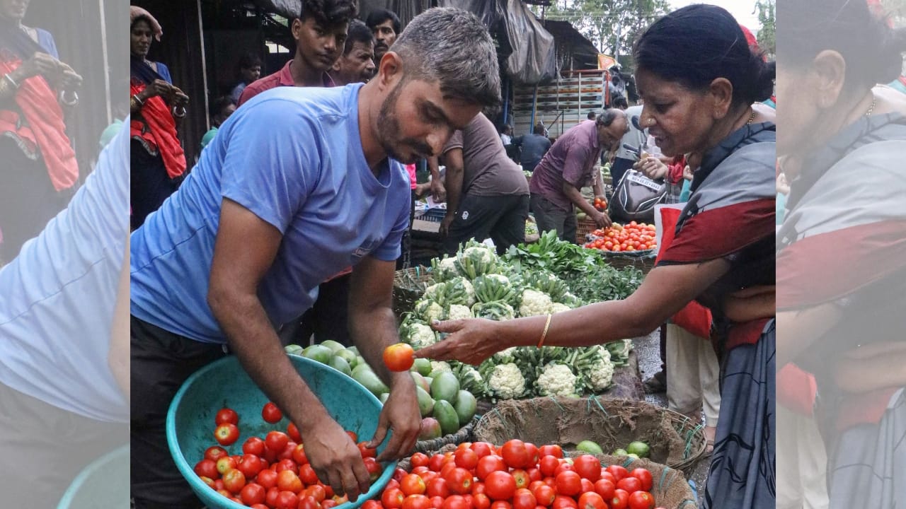 Retail tomato prices climb to Rs 155/kg; TN govt launches fairprice